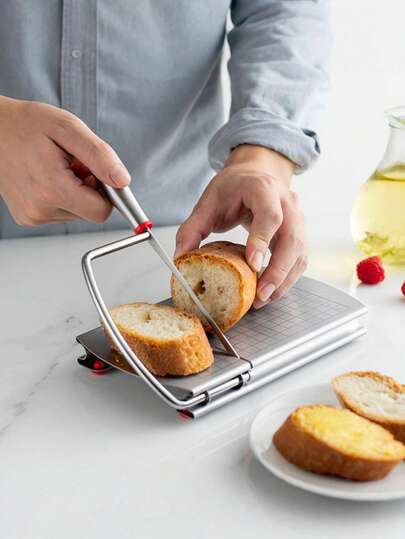 1 pieza de cortador de queso, herramienta de corte de acero inoxidable gruesa, cortador de jamón y queso, cortador de queso de metal con un mango ergonómico. Es un cortador de queso de metal adecuado para jamón, pan y queso en bloque, y es un artículo de cocina.