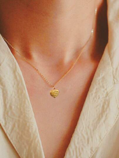 1pc Stainless Steel Waterproof Non-Fading "LOVE" Letter Heart Vintage Coin Necklace, Suitable For Women's Daily Wear