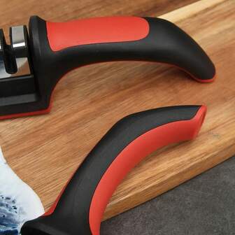 Afiador de facas de cozinha de 3/4 segmentos, multifuncional, manual, com pedra de afiar preta. Ferramenta para afiar facas de cozinha. Afiador de facas de cozinha multifuncional, manual, com pedra de afiar preta. Afiador doméstico de três estágios. Afiador rápido multifuncional para facas de cozinha. Ferramenta de corte 3 em 1 para a cozinha.