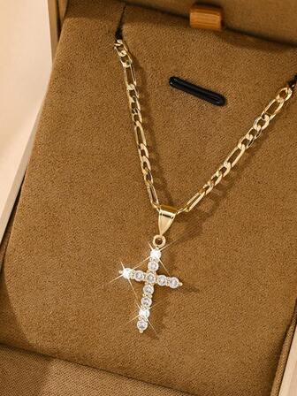 1件铜镶嵌锆石十字架吊坠项链，适合叠戴，适合作为圣诞节/感恩节/万圣节/母亲节/情人节礼物送给情侣/朋友/信徒，也适合作为天主教初领圣体礼物、日常及节日佩戴。