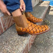 Botas chelsea para hombre en color miel de piel grabado animal Pirarucu, estilo vaquero elegante con diseño cómodo ideal para uso diario Pescado Botin Cafe Botines Cuero - Albaricoque - Ver 8