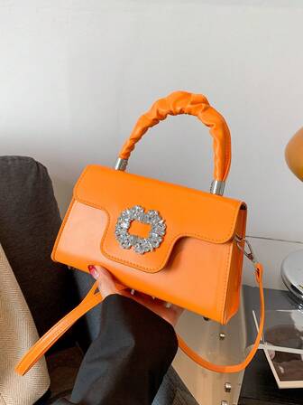 Bolso cuadrado mini con solapa de ante, decoración de metal con rhinestones, minimalista y de moda. Elegante bolso de mano adecuado para mujeres para ir de compras, fiestas, eventos de noche y uso diario