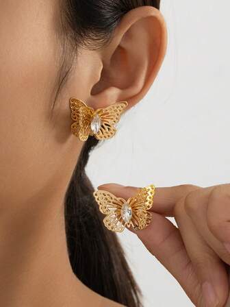 1对经典优雅镂空蝴蝶镶钻耳钉（女士款）