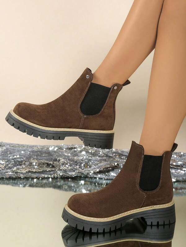 Nouvelles bottes pour femmes pour l'automne/hiver, semelle épaisse en daim antidérapante, style rétro de tenue de travail, multicolore convenant pour le port quotidien, le streetwear et les sorties