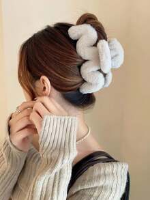 1pc Autumn/Winter Cute Fluffy Hair Clip, Oversized Wavy Plush Hair Claw, Versatile Accessory Elegant Claw Clips Women Hair Accessories - Multicolor - View 5