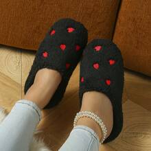 Pantuflas de invierno para mujer, con diseño de bordado de corazón a la moda, suaves y cómodas, cálidas, de punta abierta, ligeras, antideslizantes, pantuflas de felpa interior con suela plana - Negro - Ver 4