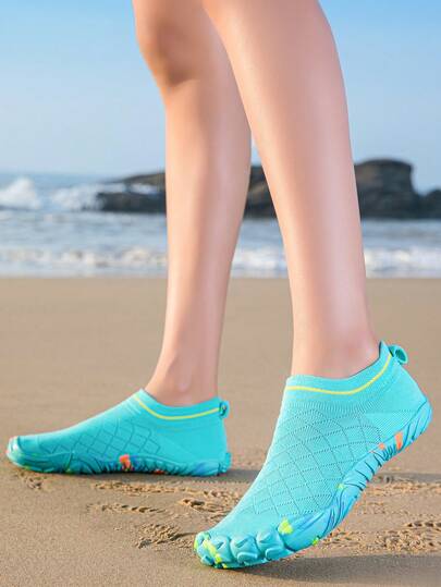 Elastiska vattenskor för kvinnor, ventilerande tygovandel, mjuk sula, lämplig för inomhusyoga, sport, simning och vattenaktiviteter