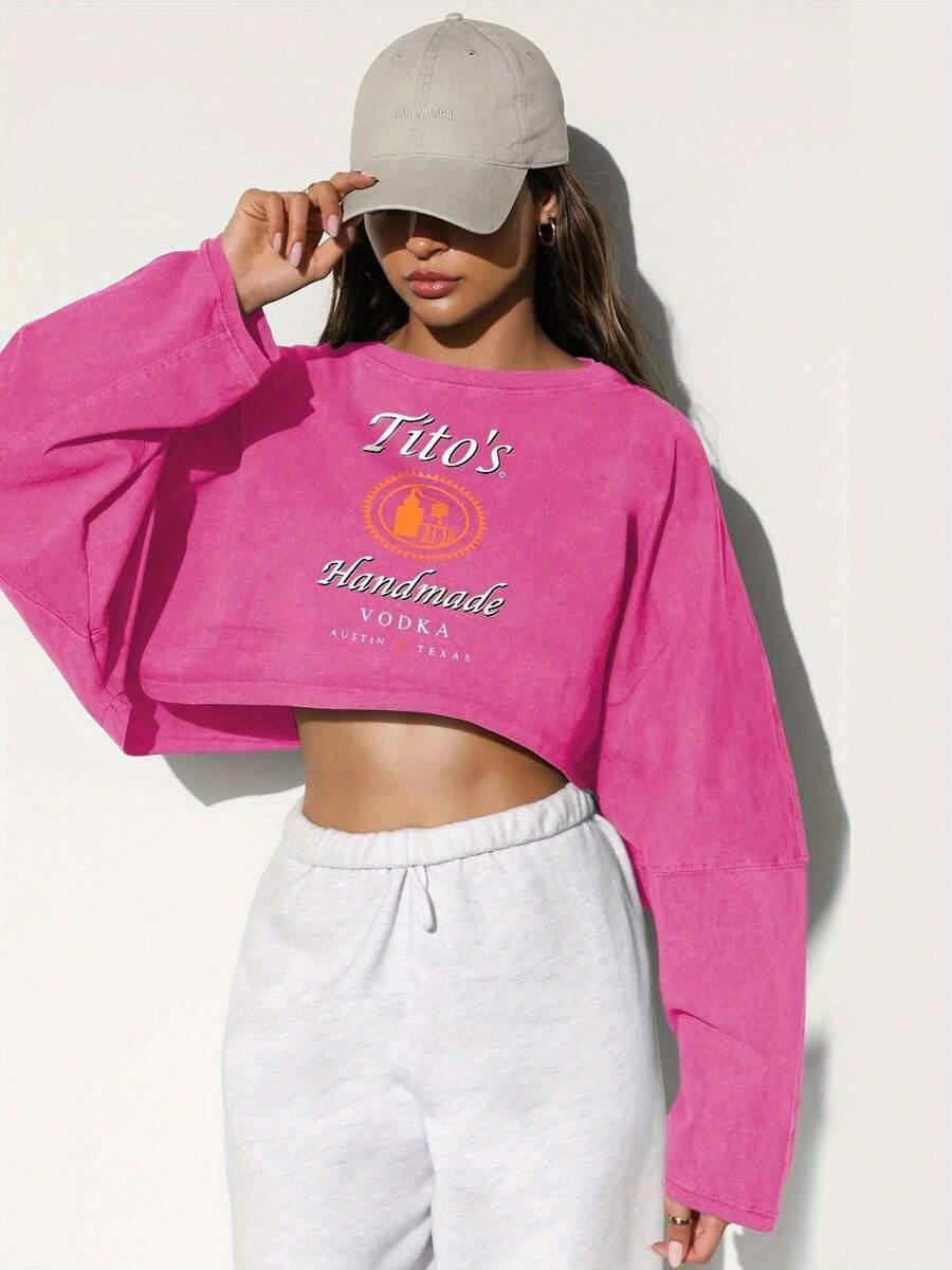 Vacation Outfits Women, Tito's Handmade Vodka & Austin Texas Graphic Oversized Cropped Sweatshirt, Oversized, Graphic, Streetwear, Pub Crawl, Concert, Night Out, Weekend, Casual, Spring Outfits - Hoa hồng đỏ - Xem 1