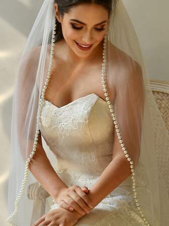 Large Pearl-Trimmed Bridal Veil, Short Fingertip-Length Wedding Accessories, Single Layer Medium Length