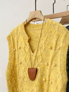 韩版毛绒无袖女式毛衣背心，3D立体绒球纹理宽松针织短款开衫，春季穿搭