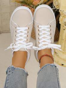 Zapatos planos elegantes de mujer con puntera redonda, hebilla dorada y cordones, con patrón de rombos. Zapatos deportivos casuales cómodos para todas las estaciones