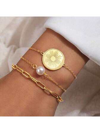 三件套时尚优雅不锈钢太阳雕刻手链，饰以仿珍珠，18K镀金，防水，持久保色，简约完美，适合女性、婚礼、派对、舞会、毕业典礼、旅行爱好者、母亲、妻子、女儿、海滩度假等场合，是理想的节日礼物。