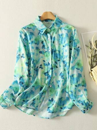 春夏新款女士绿色花卉图案亚麻混纺梭织衬衫，常规长度宽松版型，是假日聚会的理想之选