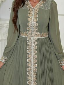 女式 V 领长袖蕾丝褶皱及地 A 字形连衣裙，配有可拆卸腰带