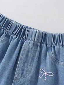 1 件女童休闲时尚工装裤，带蝴蝶结刺绣，蓝色水洗阔腿直筒牛仔裤 - 中等水洗藍 - 查看 3