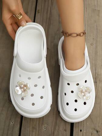 Women's Fashionable White Lightweight Cute Waterproof Plastic Slip-On Thick Bottom EVA Sandals