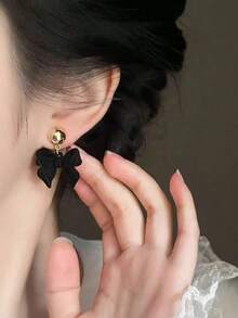 一对仿珍珠蝴蝶结装饰夹式耳环，适合日常佩戴，情人节礼物 - 黑色 - 查看 3