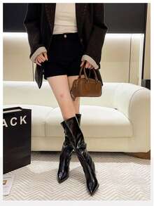 Botas altas plissadas de bico fino, estilo cavaleiro europeu e americano, para outono/inverno, botas marrons de salto fino acima do joelho, botas pretas retrô de salto alto que alongam a silhueta. - Preto - Ver 2