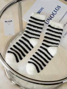 3 Pairs Thermal Lined Sleeping Socks, Black & White, Thick & Warm, Unisex, Suitable For Autumn & Winter Indoor, Outdoor, Cycling, Shopping And Sports, Fit For Young Adults Aged 18-40, Cozy Socks - Black and White - View 5