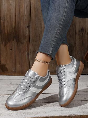 复古银色皮革纹理运动鞋，休闲平底训练鞋，防滑橡胶平底柔软舒适系带运动鞋，休闲运动鞋，适合音乐节、Y2K 主题派对、返校季以及全年穿着。