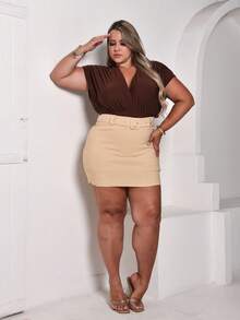 Stylish/Casual Plus Size Set: Shorts Skirt With Belt And V-Neck Bodysuit, Perfect For Parties And Nights Out. - 棕色和奶油色 - 查看 4