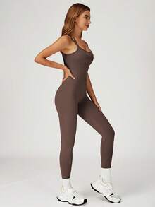 MASKERT 女士高弹瑜伽连体裤，吊带健身连体裤，舒适亲肤，适合居家、通勤和休闲穿着 - 咖啡棕 - 查看 5