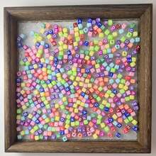 500 件 6 毫米生动亚克力字母珠套装 - 5 种颜色，方形字母图案，适合 DIY 珠宝和工艺品 - 非常适合手机饰品和创意设计 - 彩色 - 查看 25