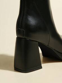 2025 秋冬新款女式简约高跟靴，8厘米防水台，防水台，复古风格，黑色，方头，后拉链，橡胶鞋底，优雅的PU材质 - 黑色 - 查看 11