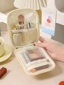 Borsa da trucco portatile semplice ed elegante, stampa floreale nera con iniziali da A a Z, borsa portatile per rossetti, clutch da viaggio, borsa cosmetica da viaggio portatile, borsa da toilette, borsa multifunzionale per riporre cosmetici, rossetti, cavi dati, medicinali, gioielli, articoli di uso quotidiano, regalo perfetto per amanti, famiglia, madre, amici, compagni di classe, colleghi, insegnanti, ideale per vacanze, compleanni, San Valentino, Ringraziamento, Natale, regali per donne, idee regalo per donne