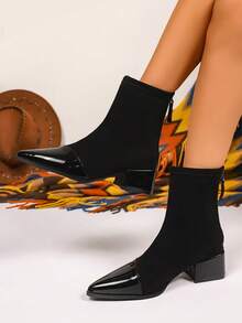 Botas de cano curto versáteis e estilosas com salto grosso para o outono/inverno, botas de cano curto com bico fino e salto grosso, botas de cano curto da moda com salto alto, botas de cano curto com forro térmico e salto médio. - Preto - Ver 1