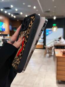 Funda para teléfono con estampado de labios de leopardo estilo salvaje. Compatible con teléfonos ,  17,  16 Pro Max,  15 Pro Max,  13 y  12. Fabricada en TPU, ofrece protección contra golpes y caídas. Un regalo ideal para familiares, amigos, seres queridos, parejas y para Halloween. - Negro - Ver 5