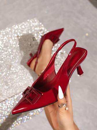 Nuevos tacones de aguja con punta cerrada bordados de estilo vintage, cómodos y con hebilla, de tacón de stiletto