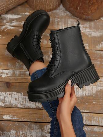 Snörstövlar med dragkedja i sidan, glansiga motorcykelstövlar med kort skaft, läderyta, moderiktiga och eleganta för kontor, skola, höst/vinter, nya platta ankelstövlar och korta stövlar för kvinnor