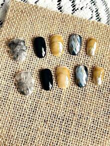 10 Peças de Unhas Postiças Feitas à Mão, Presentes de Natal, Unhas Falsas, Unhas Curtas Adesivas, Degradê de Alta Qualidade, Degradê Amarelo Pintado à Mão, Degradê Aquarela Pintado à Mão, Três Fios Dourados, Artesanato de Gota de Água Transparente Pintado à Mão, Unhas Amarelas, Unhas Pretas, Unhas Ovais, Adequadas para Senhoras e Meninas que Amam a Beleza para Usar Diariamente e como Presente de Feriado, Adequadas para o Dia dos Namorados, Halloween, Natal, Unhas de Ano Novo.