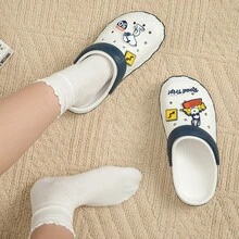 Miniso 史努比装饰木屐拖鞋，柔软EVA材质，防滑耐磨，居家沐浴户外穿着时尚舒适（1双） - 彩色 - 查看 2
