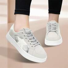 Niluber Star Sneakers For Women Low Top Cushioned White Gold Sliver Leopard Platform Sneakers Lace Up Red Glitter Platform Party ShoesChristmas - 銀色 - 查看 4