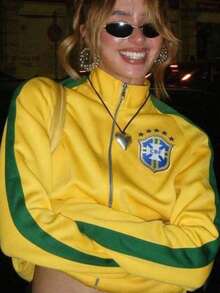 Moletom Gola Alta Oversized com Estampa Gráfica Colorblock, Inspirado no Streetwear, Outono/Inverno