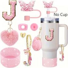 8 Stück Zubehör für 40oz & 30oz Becher, inklusive Strohhalm-Deckel, auslaufsicherer Silikonverschluss, Silikonmanschette, Buchstabenanhänger-Kette, Aufkleber, Herz-Haken, Herz-Pompon-Haarball-Anhänger, für Camping, ideales Valentinstags-Geschenk, Muttertags-Geschenk (ohne Becher)