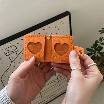 两件套1英寸相册，PU仿皮封面，配心形钥匙扣，适合存放宠物或宝宝纪念品，有棕色/黄色/红色三种颜色可选。送给宠物爱好者的礼物，充满纪念意义的礼物，时尚的纪念品收纳盒，装饰性相册，触感柔软，高品质封面，小巧的记忆相册，纪念品收纳盒，适合感性的买家和新手父母。