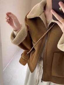 Un abrigo de piel de cordero Mujeres Otoño e Invierno engrosada solapa Ropa de moto Chaqueta Tops Versátil abrigo de piel de cordero con forro de borreguillo para mujer Otoño/Invierno Novedad Chaqueta motera con cuello grueso Abrigo cálido de borreguillo con forro polar Otoño/Invierno Estilo británico Lujoso Versátil A la moda Top con cuello de borreguillo - Caqui - Ver 5