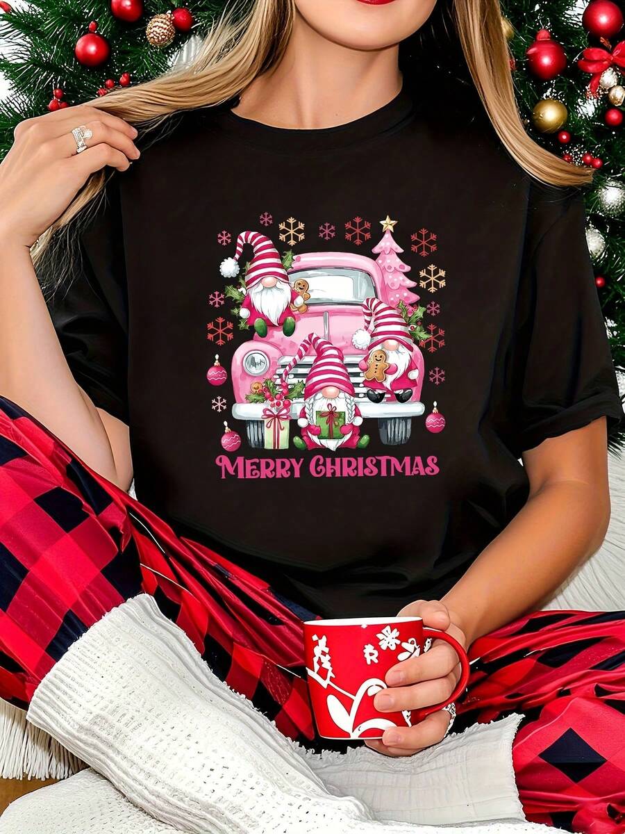 Talla Grande - Talla Grande - Talla Grande - Talla Grande - Camiseta Navideña para Mujer de Talla Grande - Estilo Navideño Dulce con Coche Rosa Vintage y Estampado de Gnomo a Rayas, Camisetas de Navidad, Camiseta Navideña para Mujer Talla Grande Oversize, Navidad Talla Grande, Top de Mujer Talla Grande - Oscuro - Ver 1