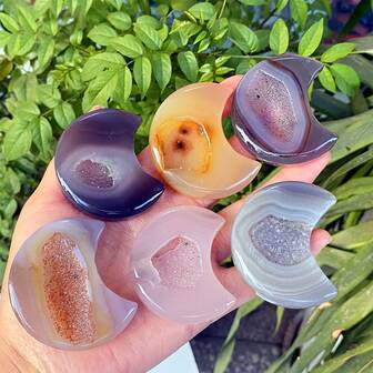 1pc Natural Agate Geode Moon, Handcrafted Agate Moon, Quartz Crystal Moon, Home Decor, Crystal Chakra, Crystal Healing, Spiritual Energy Healing, Gift For Men & Women, Crystal Gift; Each One Is Uniquely Handmade With Different Sizes And Natural Stone Patterns, Shipped Randomly.
