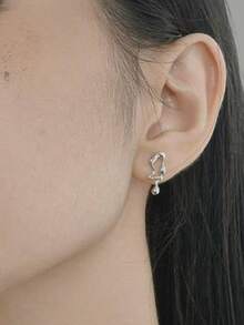 1 Pair Asymmetrical Design Creative Minimalist Liquid Geometric Earrings - Silver 3 - View 4