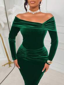 AIJ Stylish Velvet Long Bodycon Dress For Women, Featuring Off-Shoulder Neckline, Long Sleeves, And Ruched & Split Details For Parties - Dark Green - View 8