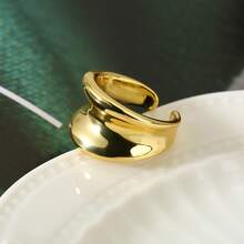 一款时尚、高端、甜美浪漫的可调节开口戒指，精致百搭，款式多样，适合日常佩戴和节日场合，可作为礼物送给朋友或爱人。