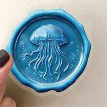 SCXXBSW 50张装封蜡贴纸，酷炫动漫主题，装饰性强，防水耐用。这套经典礼品套装包含可爱的卡通贴纸，非常适合贴在手机壳上，也可以贴在笔记本电脑、手机、水瓶、吉他、滑板、行李箱等各种物品上。开启你的DIY创意之旅，让它们成为万圣节和圣诞节礼物的绝佳选择。