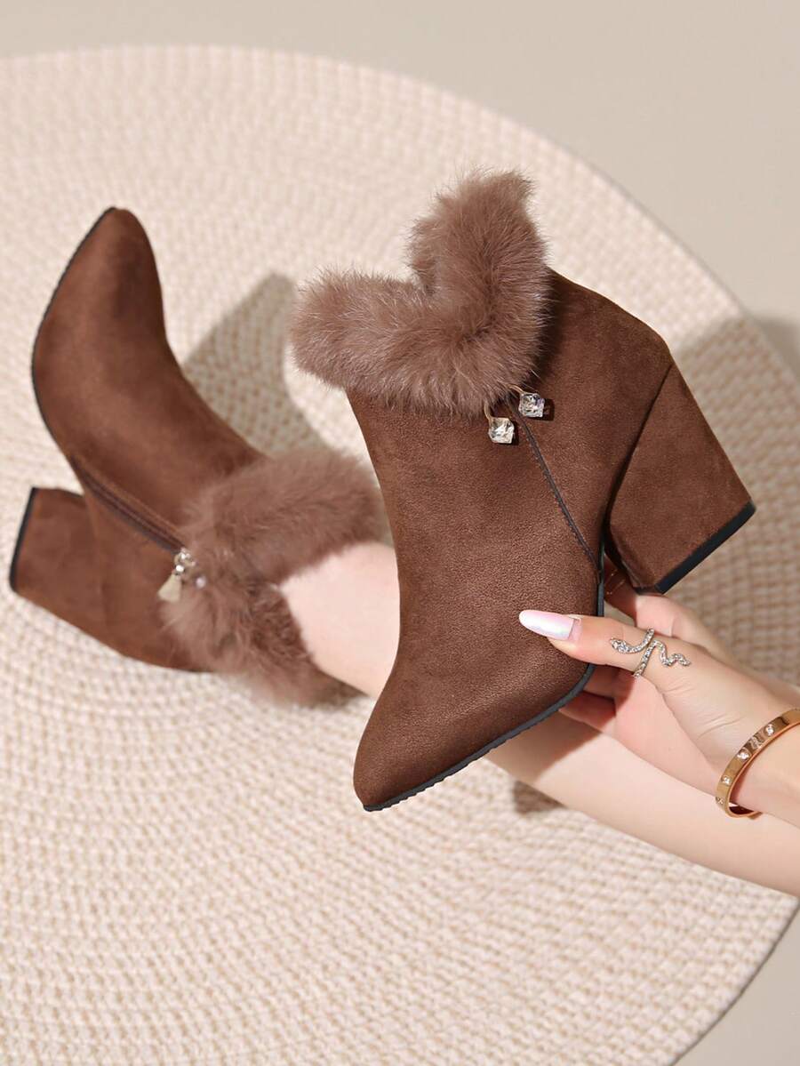 Giày bốt cổ ngắn nữ mũi nhọn gót dày mới mùa Thu/Đông 2025, bốt cao gót ấm áp phối lông giả, khóa kéo bên hông. - màu nâu - Xem 1