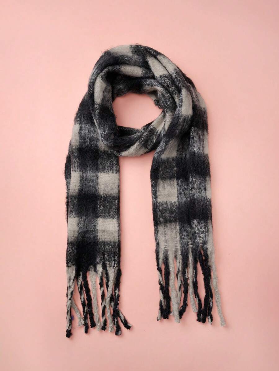 Hatastic 新款秋冬米色轻盈格纹仿羊绒围巾，时尚高端，适合各种场合。是送给闺蜜、亲人、姐妹、爱人、妻子、领导、同事的理想礼物，也适合各种生日派对、宴会、郊游、通勤、旅行和度假。圣诞礼物佳选。