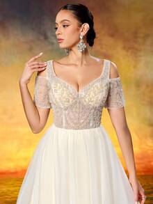 Elegantes und anmutiges romantisches Hochzeitskleid, tiefer V-Ausschnitt, kurze Ärmel, Mesh-Stoffdetails, perfekt für Bräute - Weiss - Übersicht 6