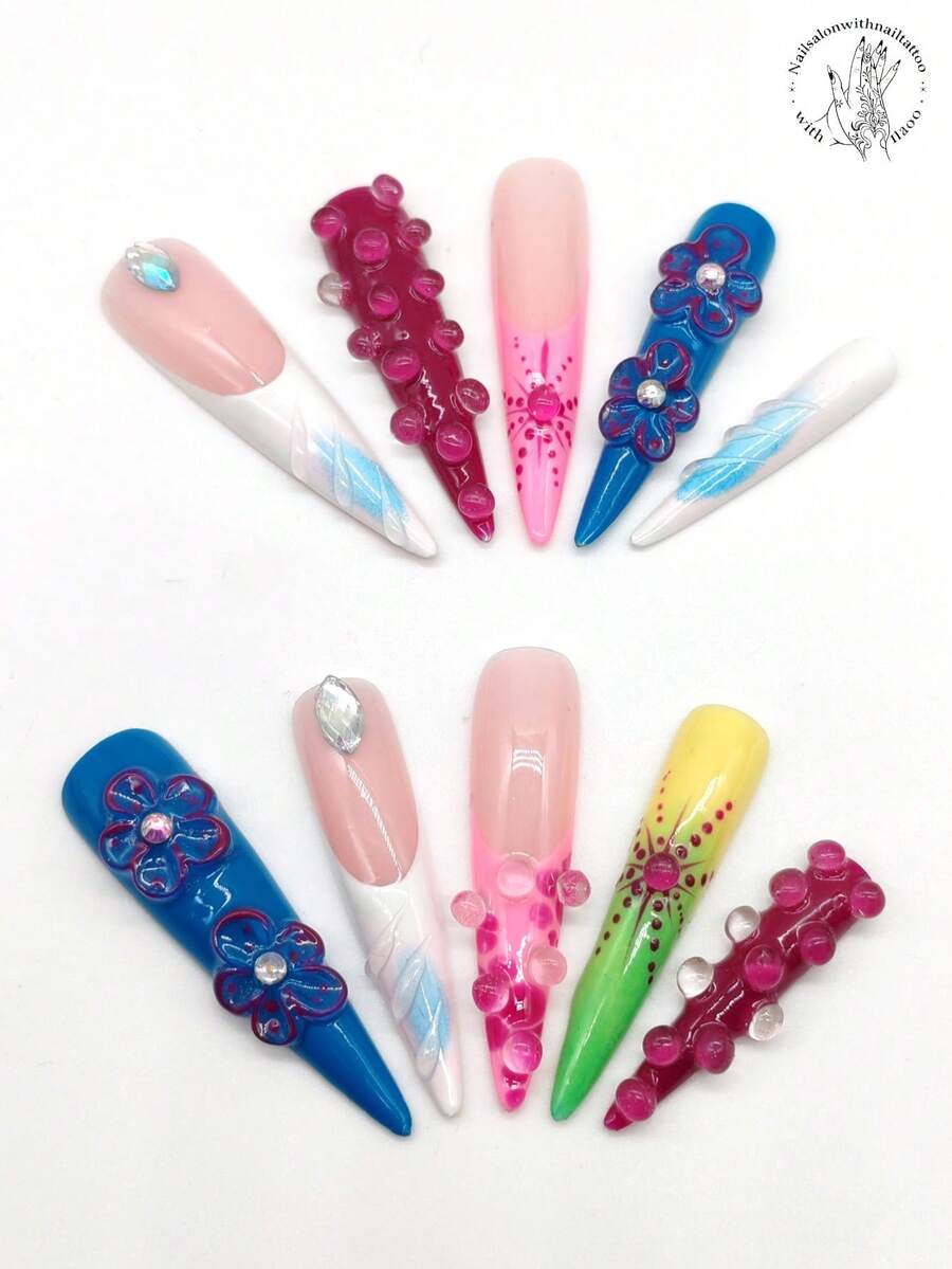 10片纯手工压制美甲片,53mm超长纤细高跟美甲片,红色美甲片、蓝色美甲片、黄绿色渐变美甲片、粉白撞色美甲片,饰有凸起花朵、光绘、凸点装饰和凸线。适用于宴会、派对、演出等场合。按压式美甲 - 彩色 - 查看 1